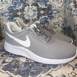 NWOT Nike Tanjun Women’s Running Shoes